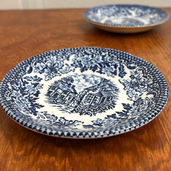 Royal Tudor Merrie Olde England by Grindley of Stoke Saucers - Picture 9 of 9